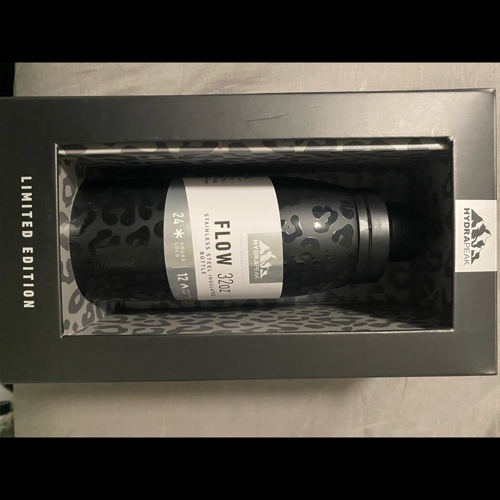 NEW HYDRAPEAK Black Leopard print Water bottle 32oz. LIMITED EDITION
